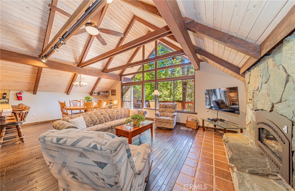 1163 Silver Tip Property Photo 8