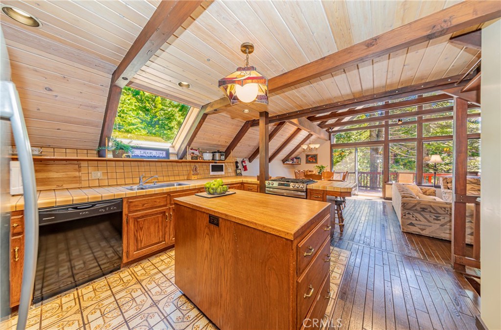 1163 Silver Tip Property Photo 11