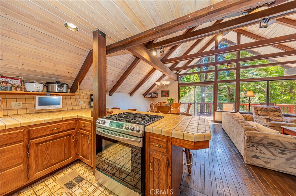 1163 Silver Tip Property Photo 13