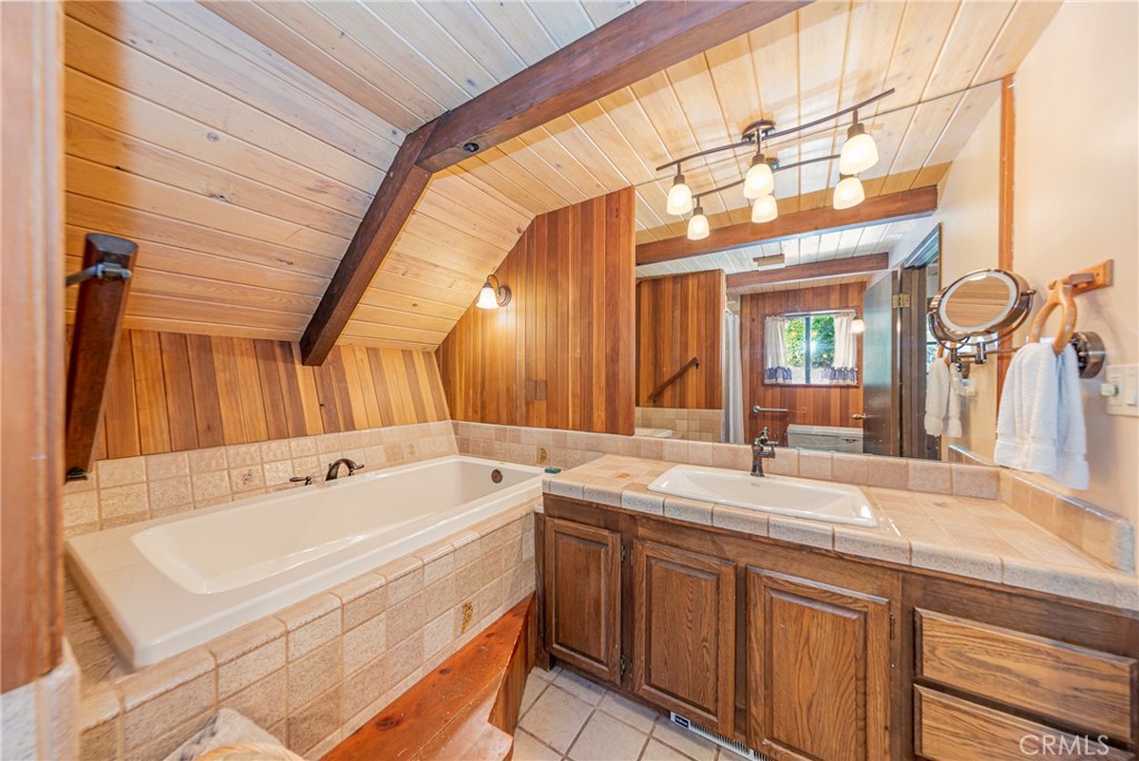 1163 Silver Tip Property Photo 16