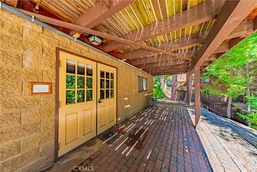 1163 Silver Tip Property Photo 28