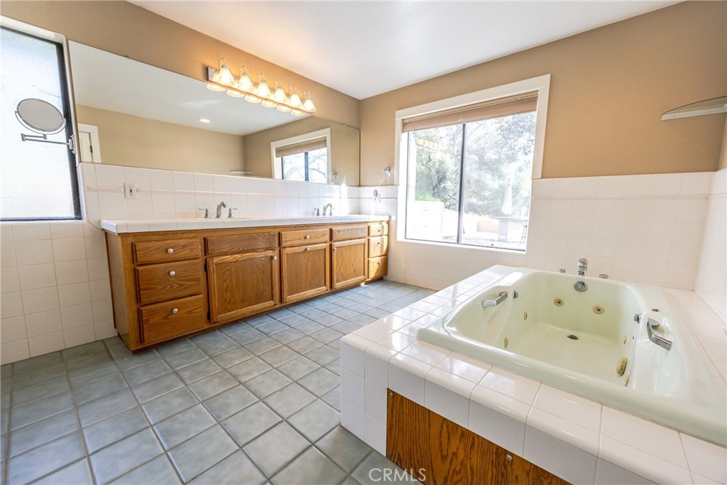 45344 S Oakview Property Photo 36