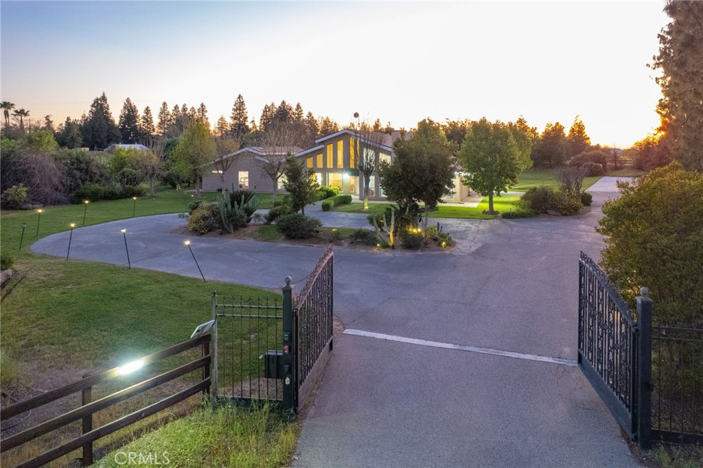 12235 Willow Avenue Property Photo