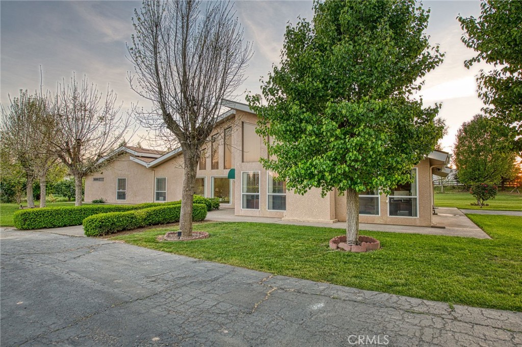 12235 Willow Avenue Property Photo 9