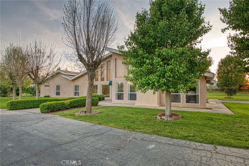 12235 Willow Avenue Property Photo 9