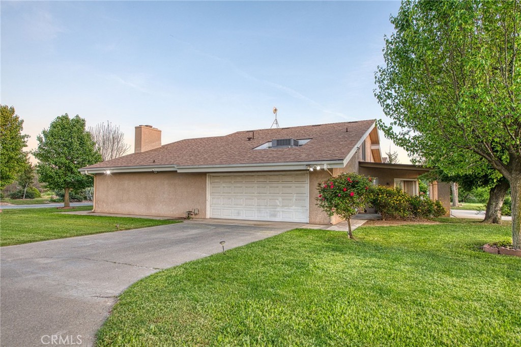 12235 Willow Avenue Property Photo 10