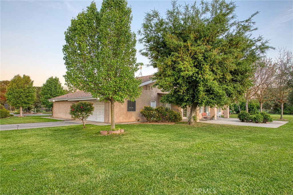 12235 Willow Avenue Property Photo 11