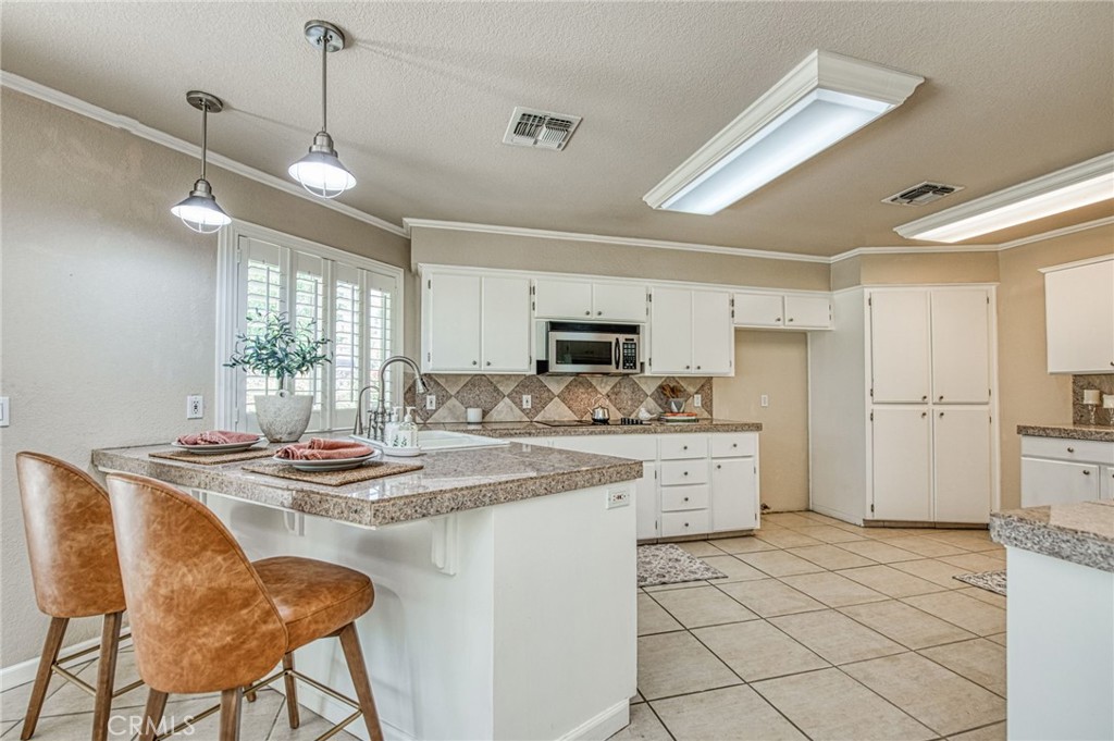 12235 Willow Avenue Property Photo 32