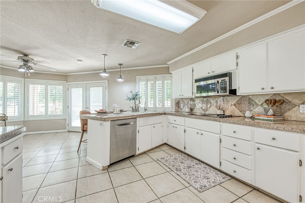 12235 Willow Avenue Property Photo 33
