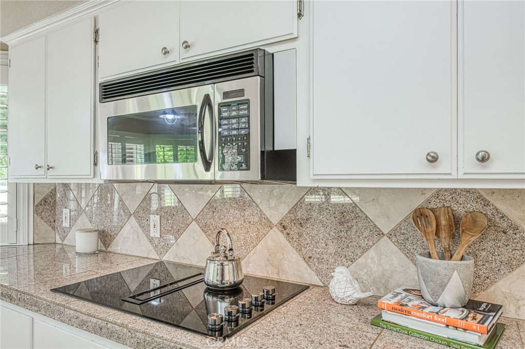 12235 Willow Avenue Property Photo 34