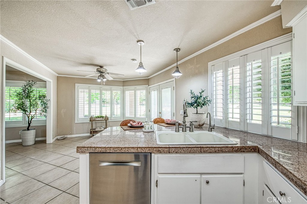 12235 Willow Avenue Property Photo 35