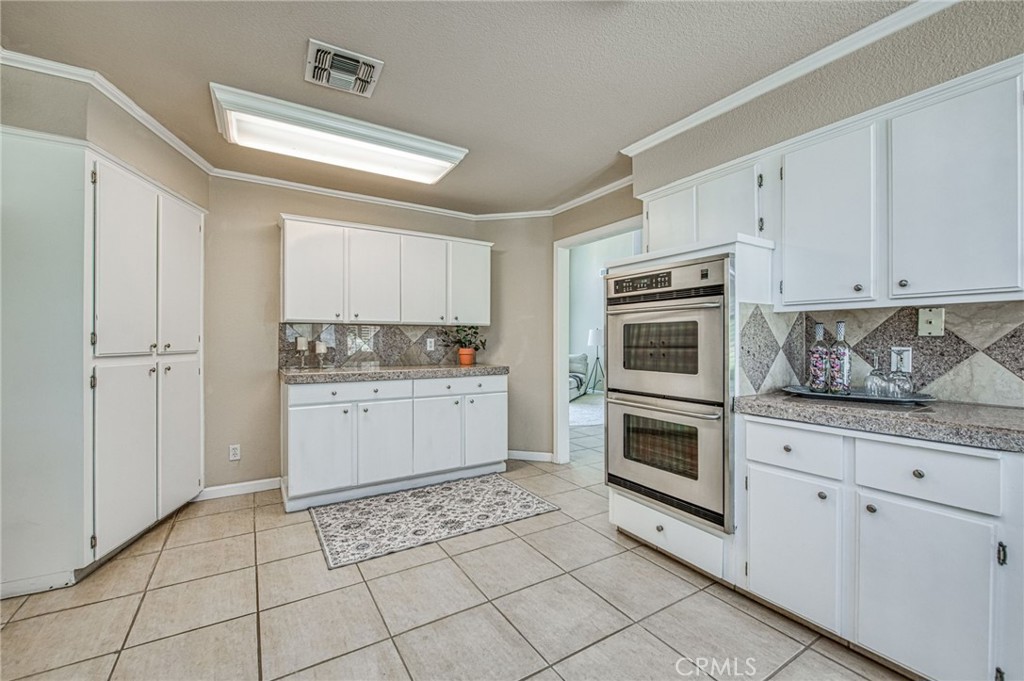 12235 Willow Avenue Property Photo 36