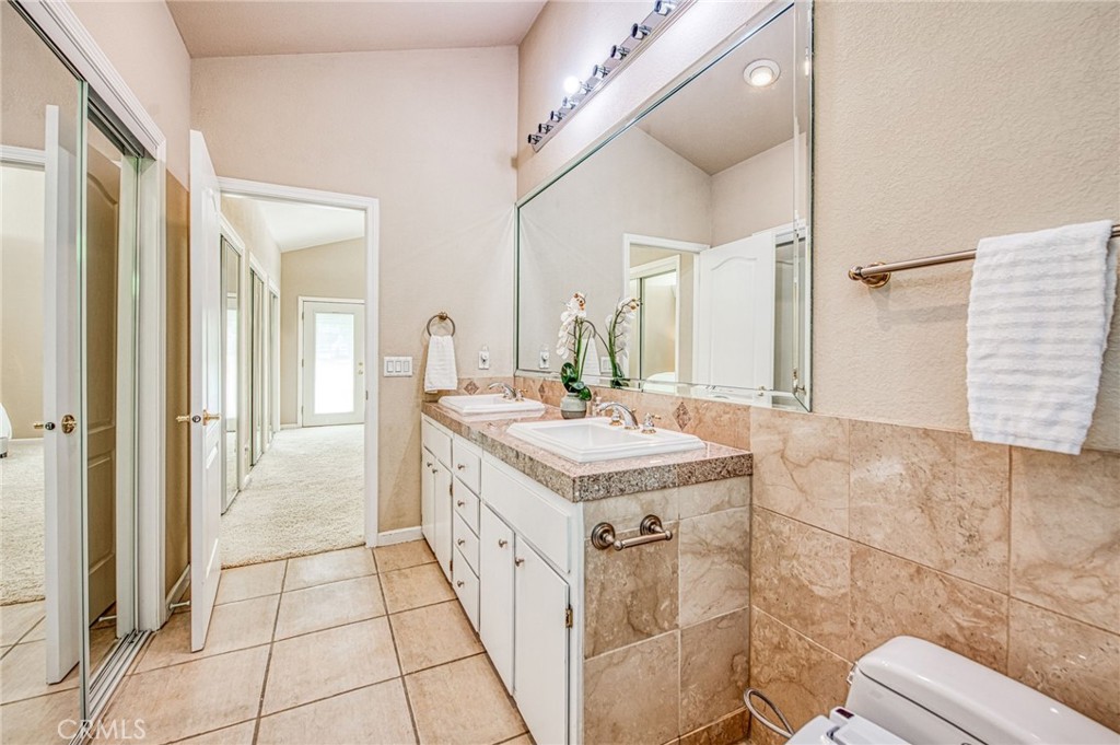 12235 Willow Avenue Property Photo 51