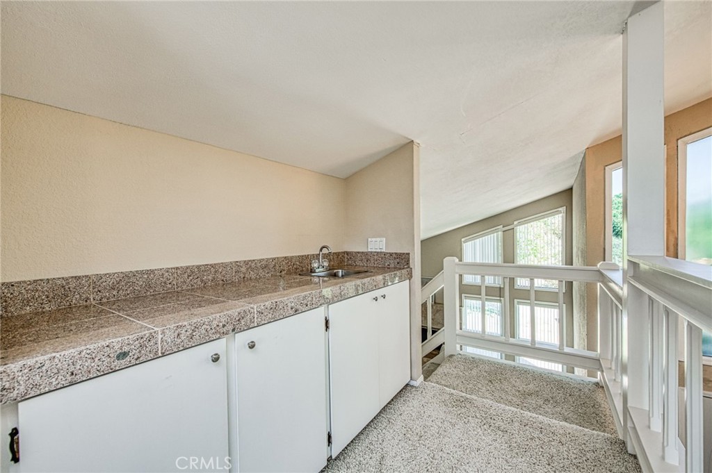 12235 Willow Avenue Property Photo 58