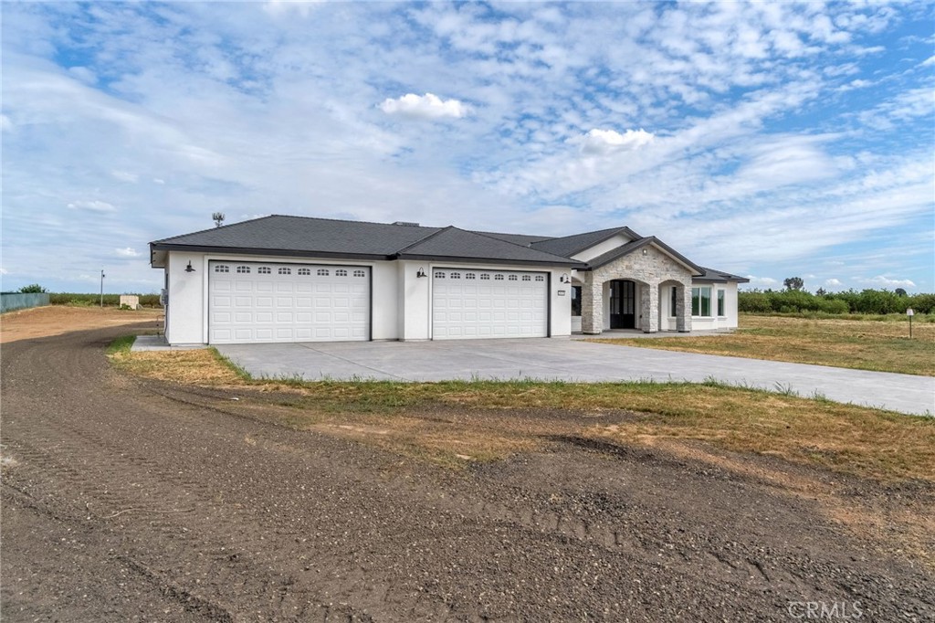21035 Forest Glen Property Photo 2