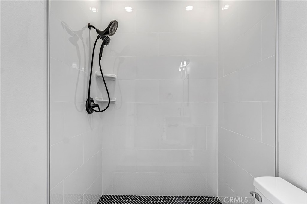 21035 Forest Glen Property Photo 34