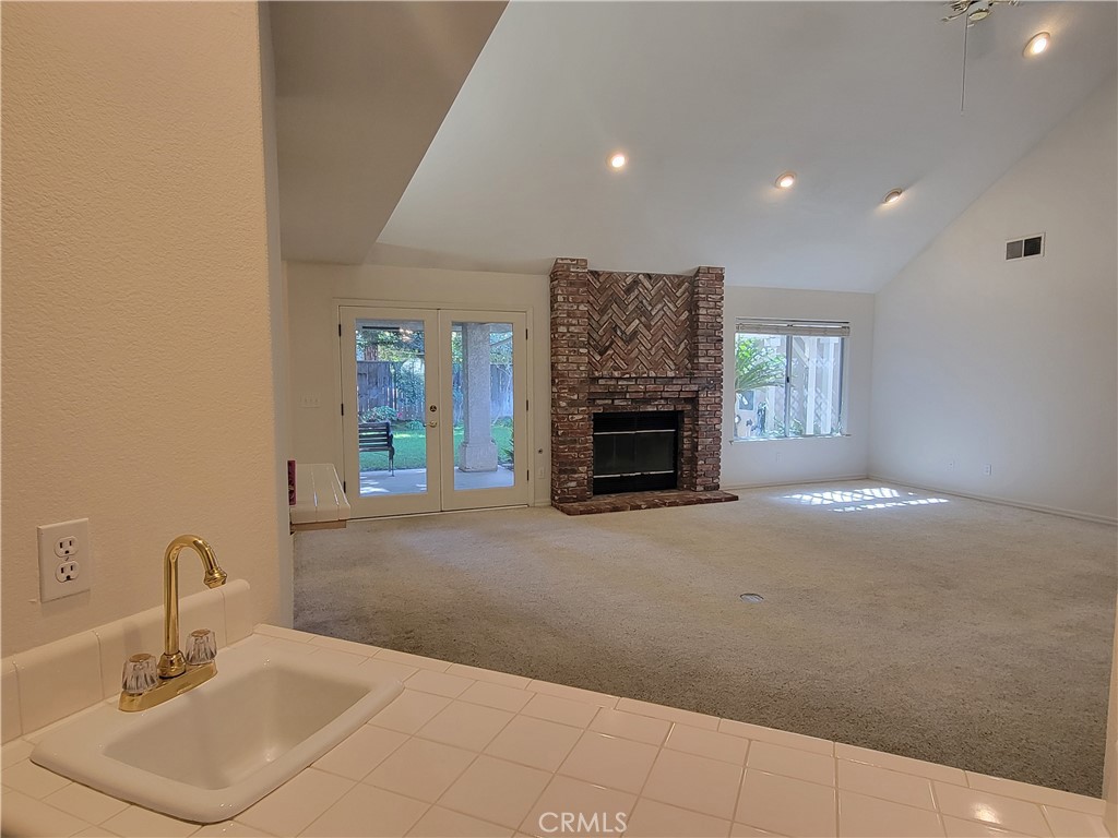 819 E Woodhaven Property Photo 16
