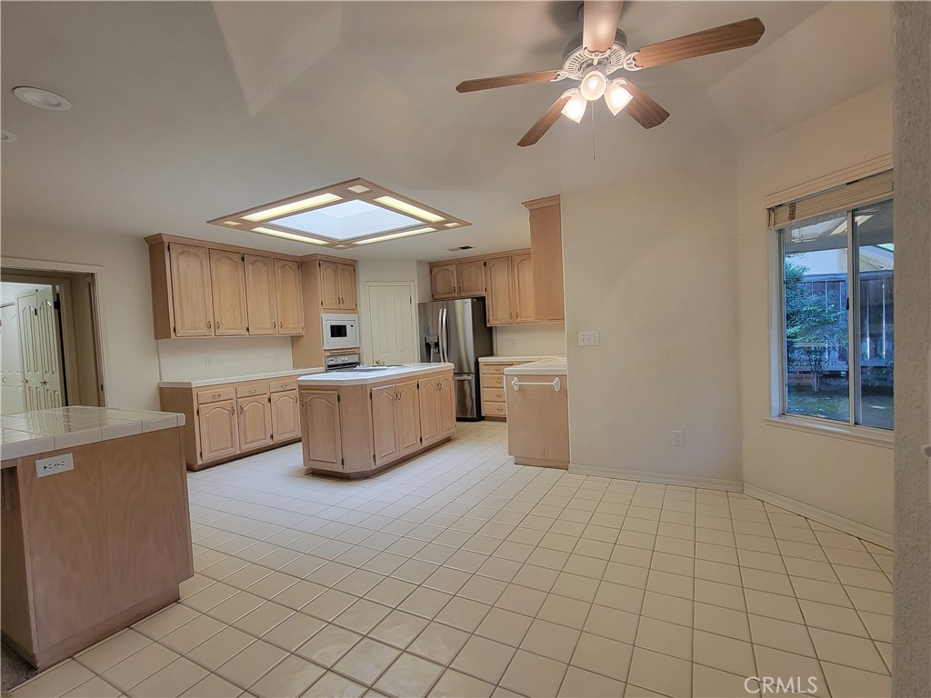 819 E Woodhaven Property Photo 19