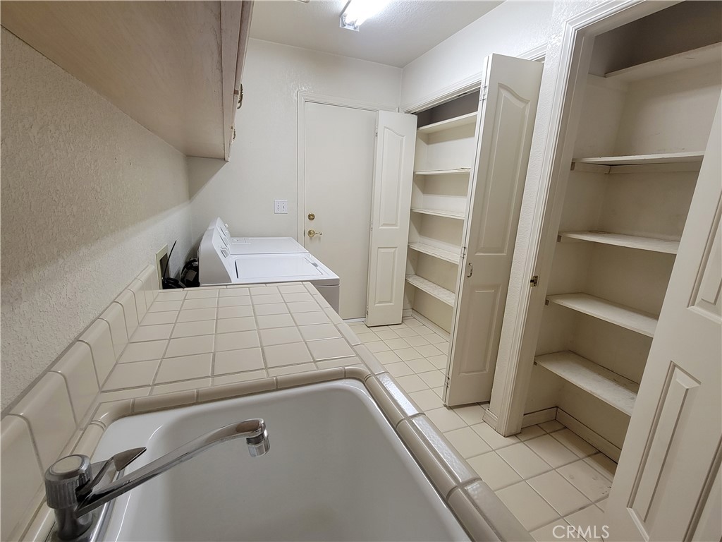 819 E Woodhaven Property Photo 26