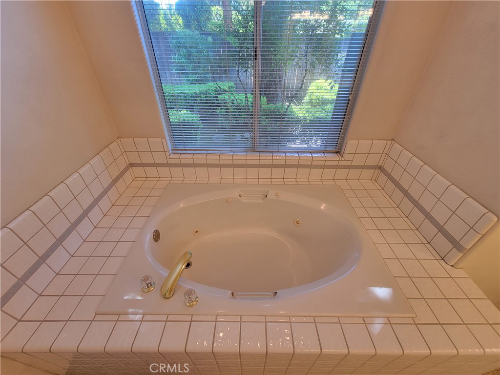 819 E Woodhaven Property Photo 62