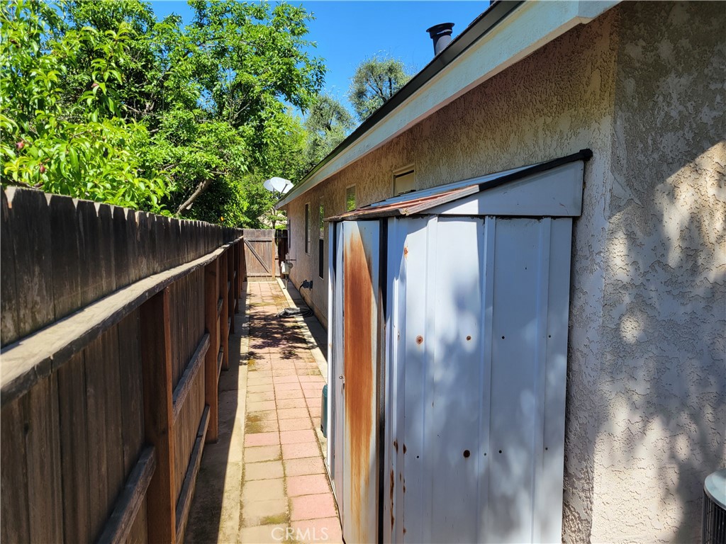 819 E Woodhaven Property Photo 64