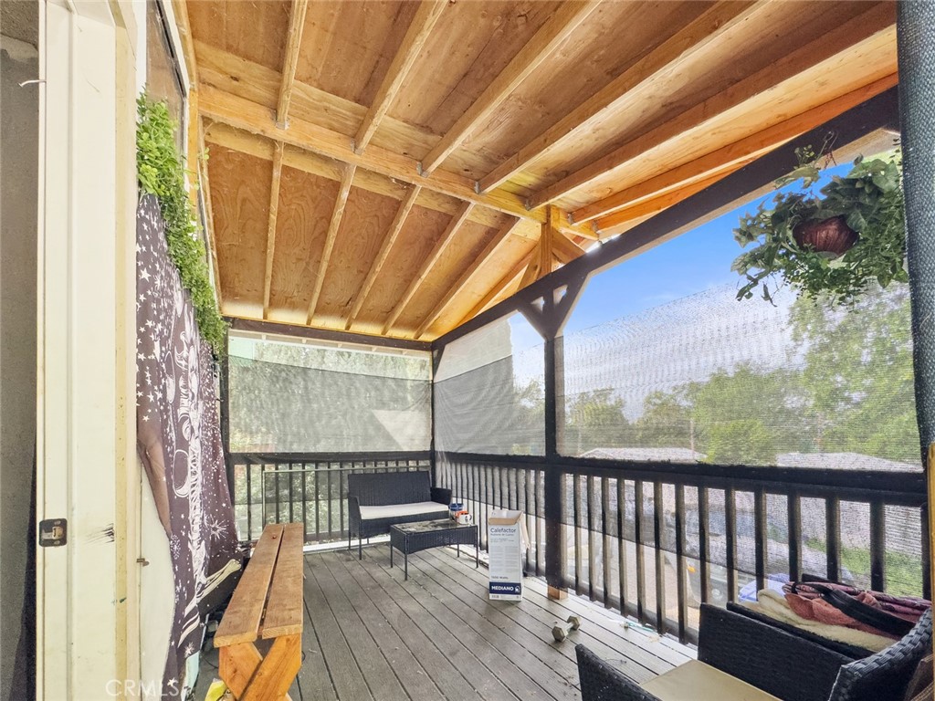 18162 9th Avenue Property Photo 4