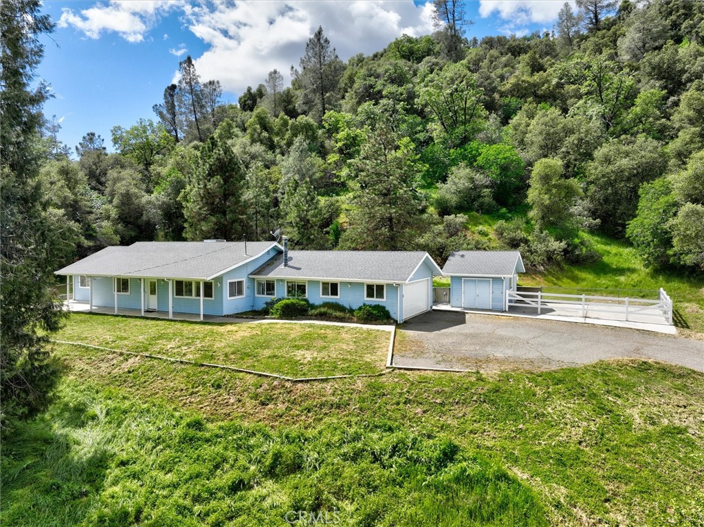 2433 Kokanee Property Photo 1