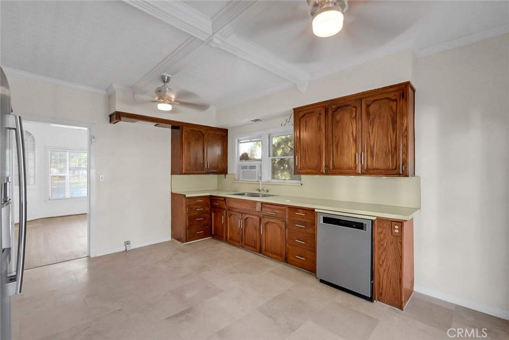 155 N 7th Avenue Property Photo 5