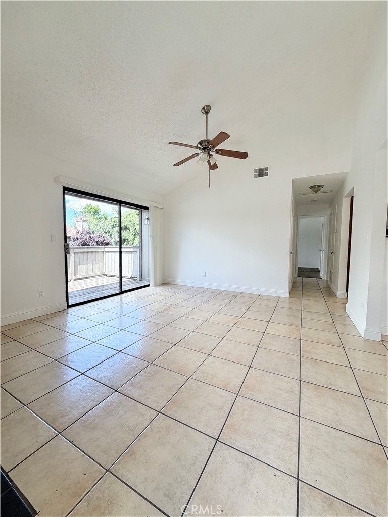 1190 S Winery Avenue 289 Property Photo 3
