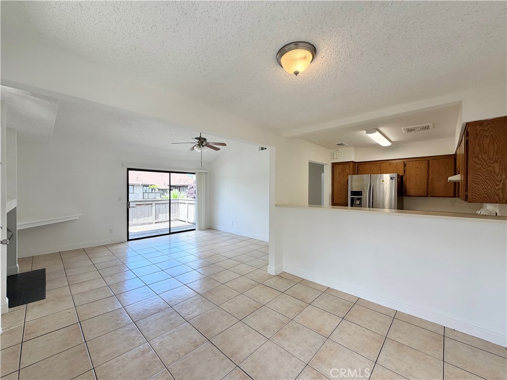 1190 S Winery Avenue 289 Property Photo 9