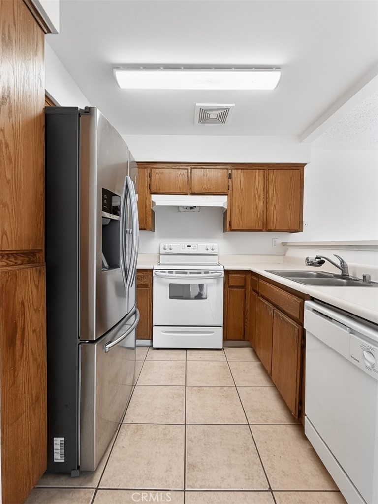 1190 S Winery Avenue 289 Property Photo 10