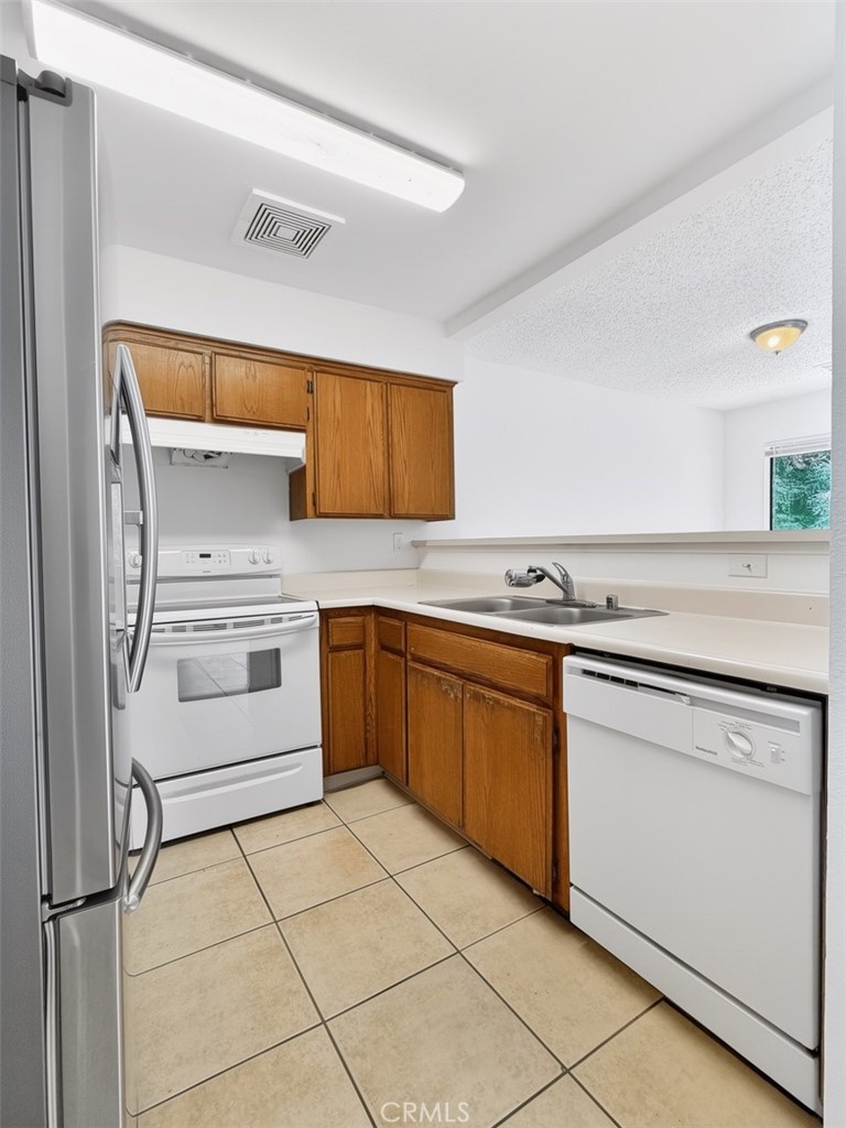1190 S Winery Avenue 289 Property Photo 11