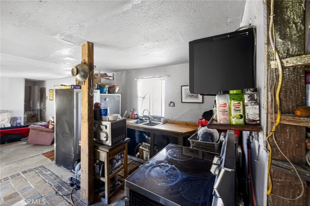 60455 Rim Rock Road Property Photo 11