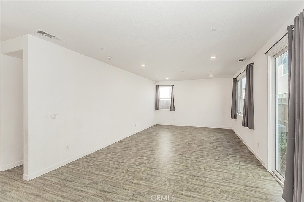 2844 N Vahe Property Photo 5
