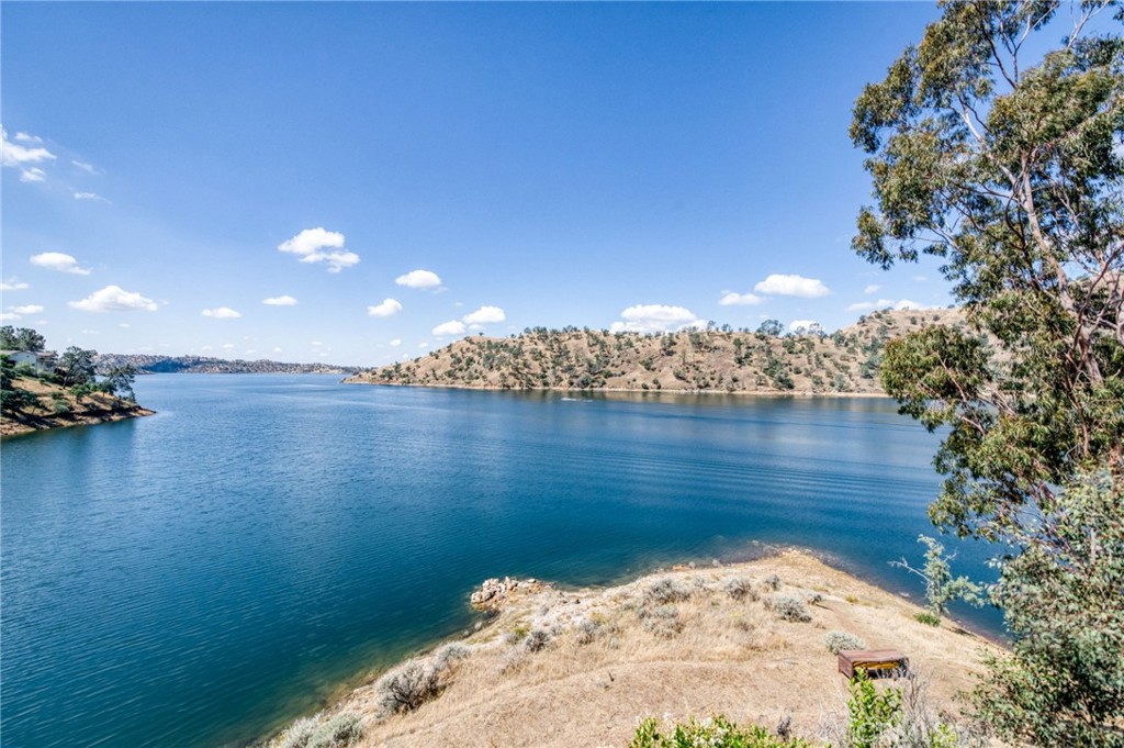 28037 Sky Harbour Property Photo 2