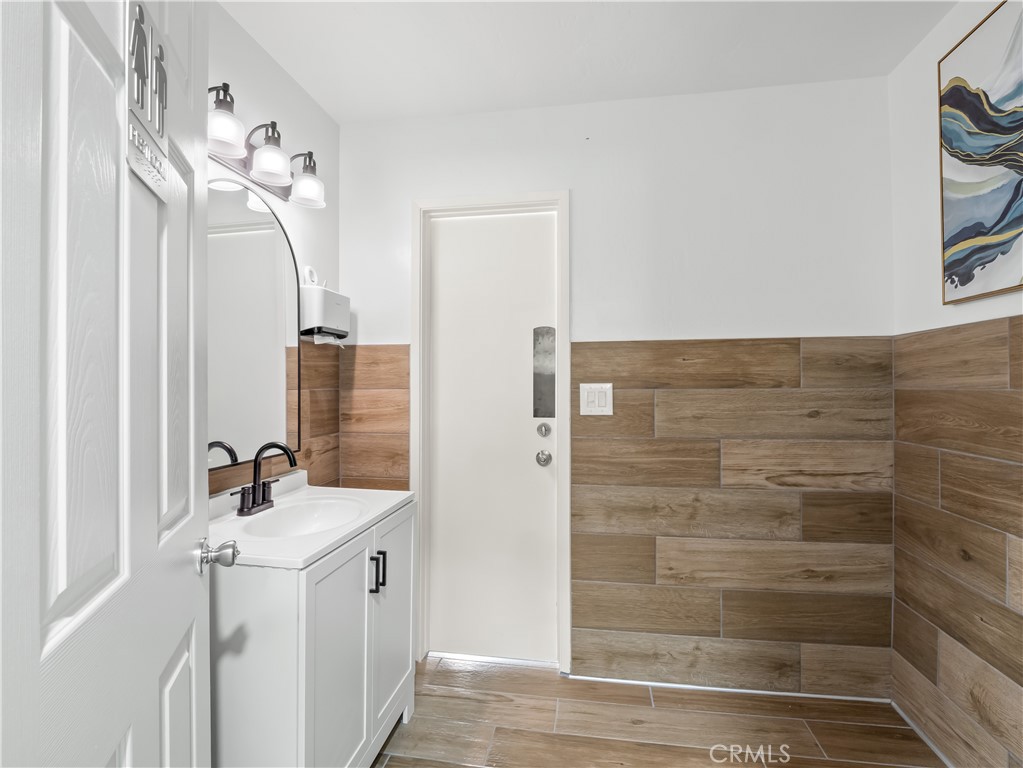 1490 W Shaw Property Photo 13