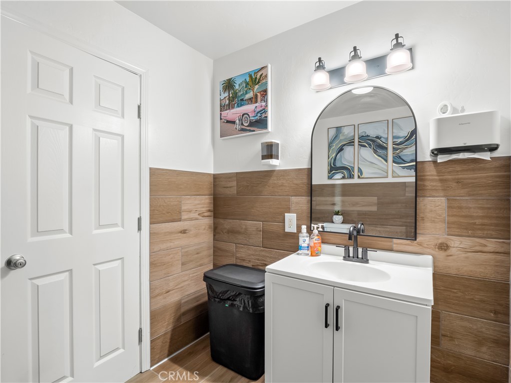 1490 W Shaw Property Photo 14