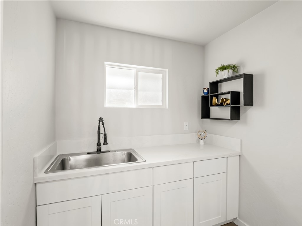 1490 W Shaw Property Photo 17