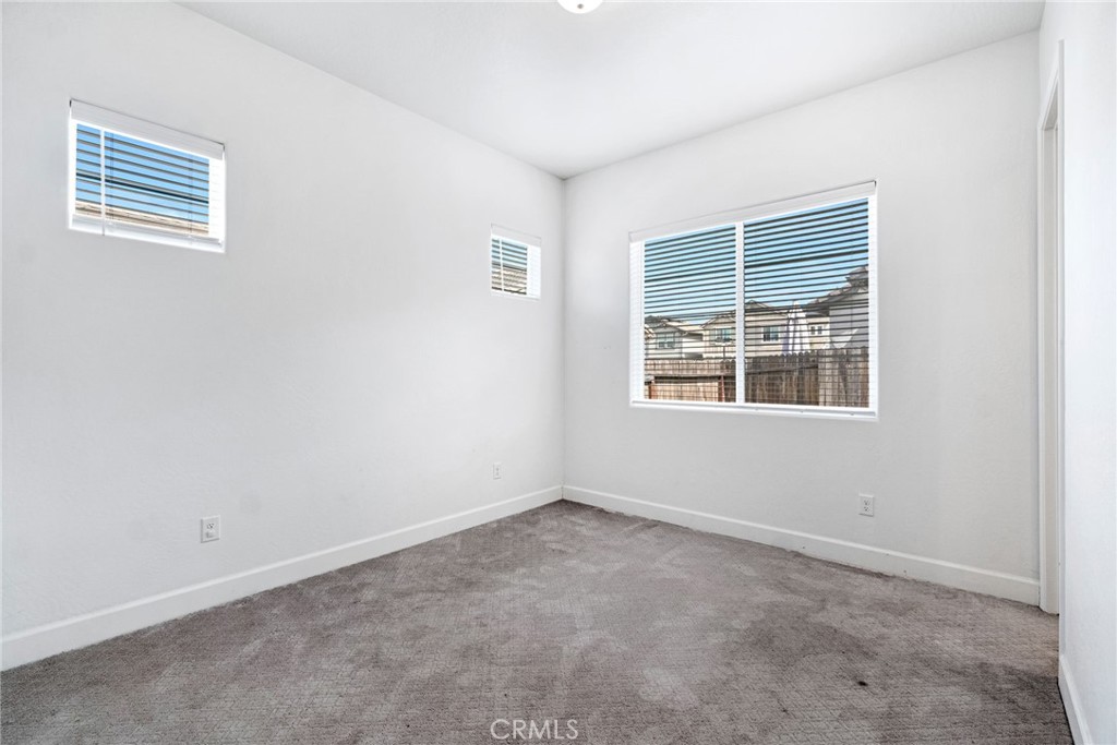 390 Traverse S Property Photo 16