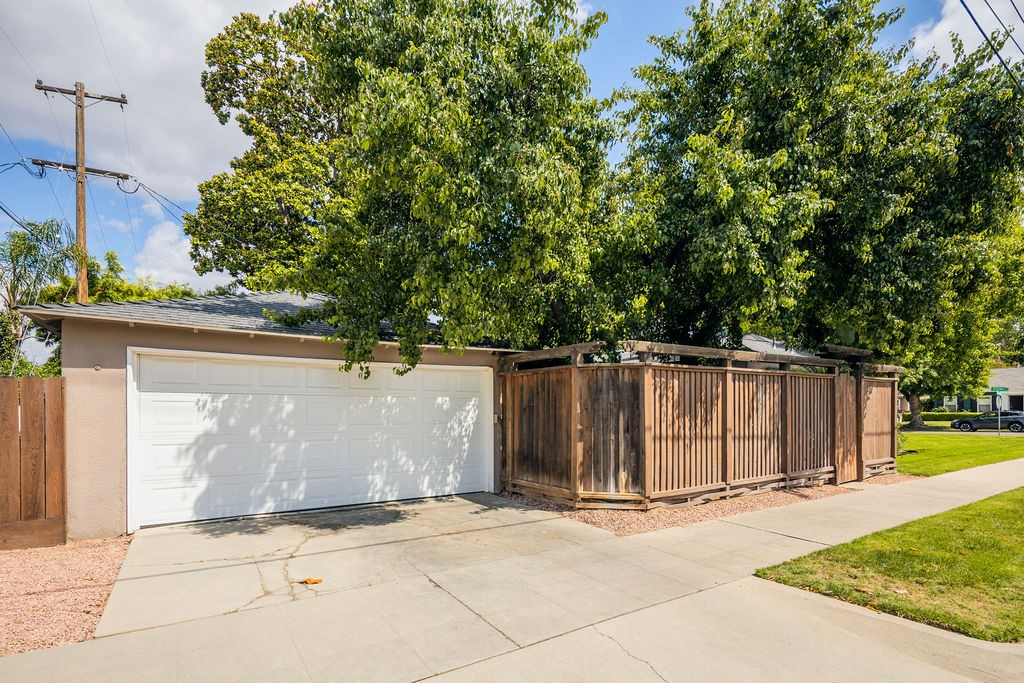 107 E Normal Property Photo 5