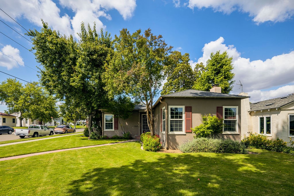 107 E Normal Property Photo 6