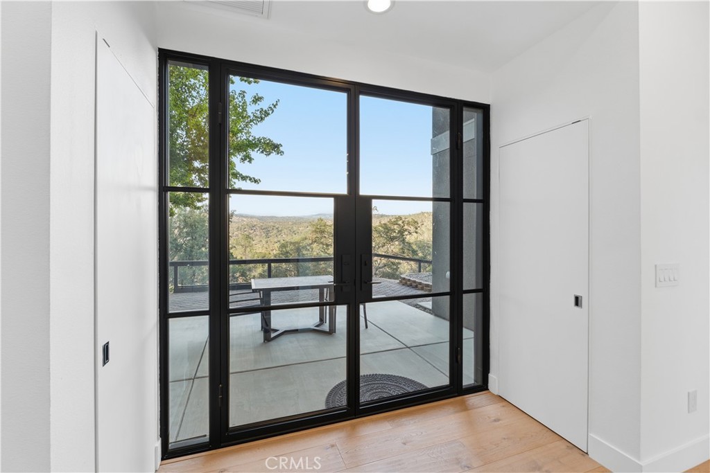 41819 Lilley Mountain Drive Property Photo 3