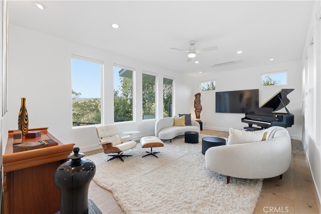 41819 Lilley Mountain Drive Property Photo 4