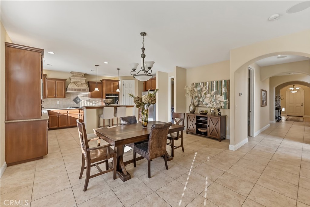 5673 N Sycamore Property Photo 6