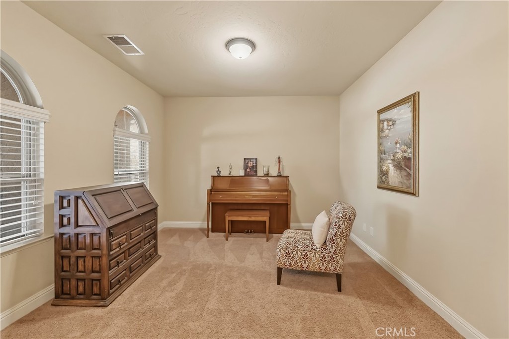 5673 N Sycamore Property Photo 11