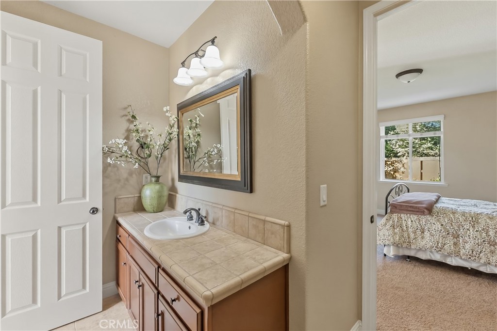 5673 N Sycamore Property Photo 14
