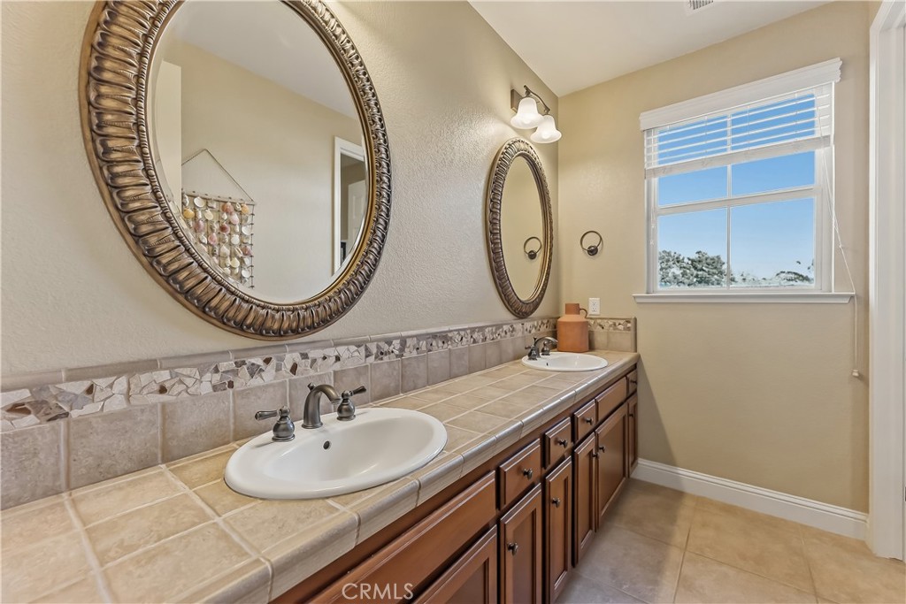 5673 N Sycamore Property Photo 29