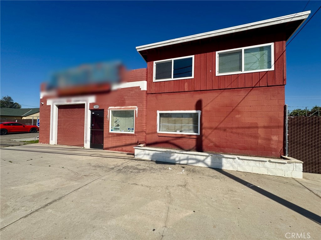 1217 E Yosemite Property Photo 2