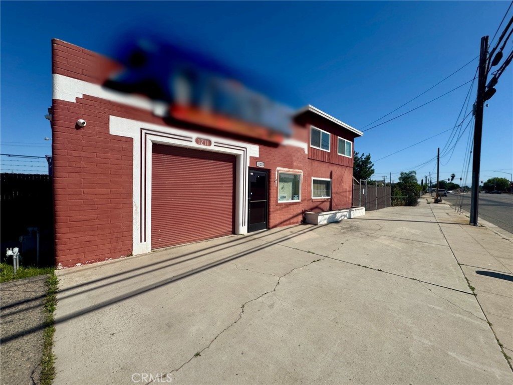 1217 E Yosemite Property Photo 3