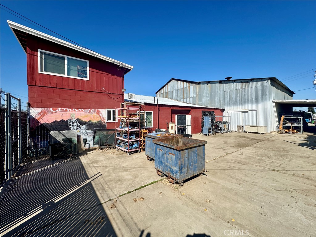 1217 E Yosemite Property Photo 4